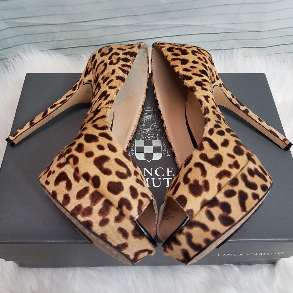 Vince camuto leopard print calf hair size 8